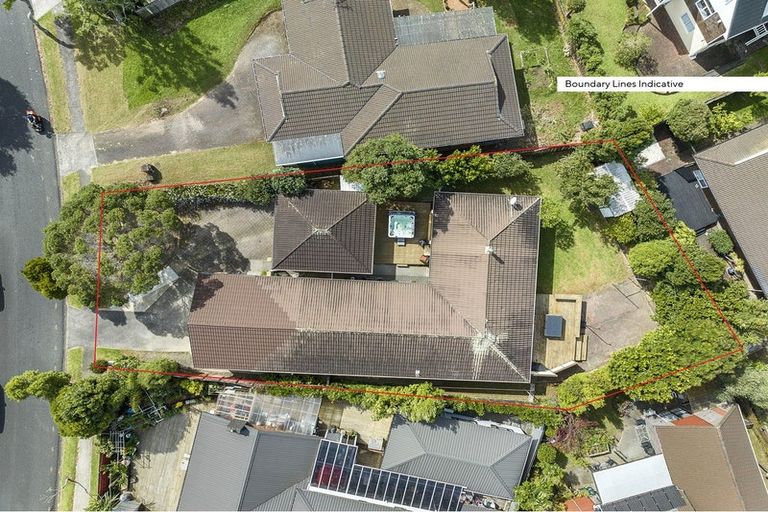 Photo of property in 3 Voltaire Court, Botany Downs, Auckland, 2010