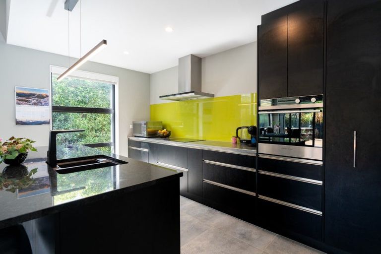 Photo of property in 6 Pukatea Close, Raumati Beach, Paraparaumu, 5032