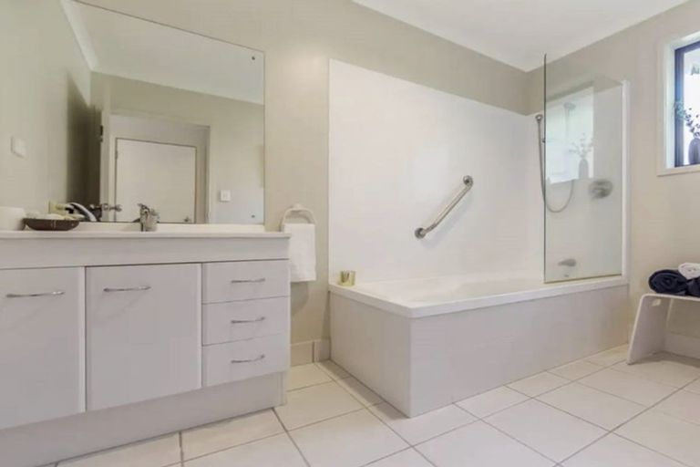 Photo of property in 6 Robinia Place, Snells Beach, 0920