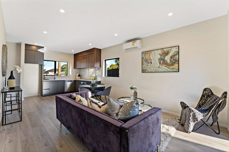 Photo of property in 4/51 Point England Road, Point England, Auckland, 1072