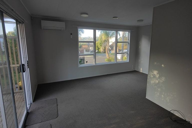 Photo of property in 74 Rosario Crescent, Red Beach, 0932