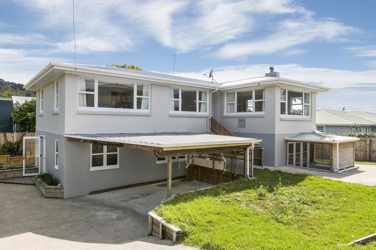 Photo of property in 22 Fyfe Road, Waihi Beach, 3611