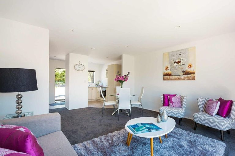 Photo of property in 9/44 Fields Parade, Oteha, Auckland, 0632