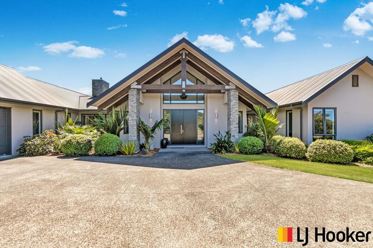 Photo of property in 98 Bushlake Way, Kingseat, Papakura, 2580