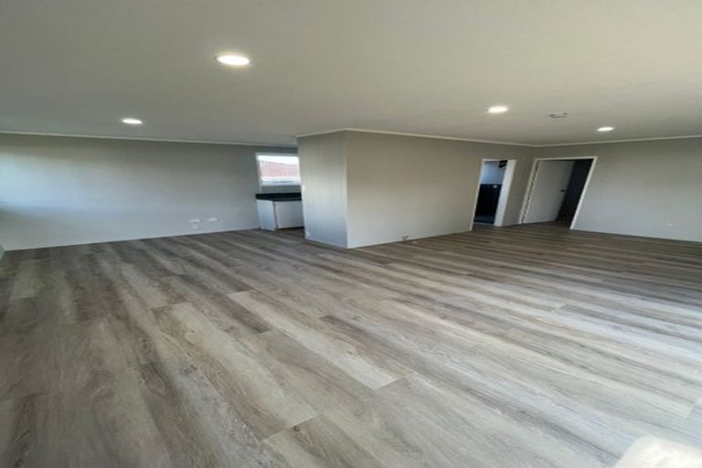 Photo of property in 7 Moncrieff Avenue, Clendon Park, Auckland, 2103