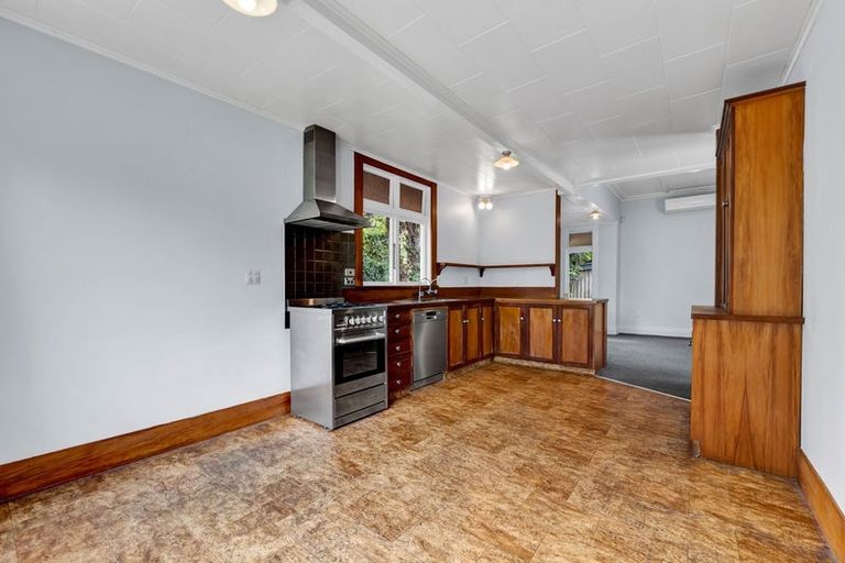 Photo of property in 10 Cameron Street, Hawera, 4610