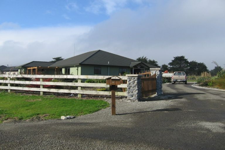 Photo of property in 100 Polson Hill Drive, Aokautere, Palmerston North, 4471