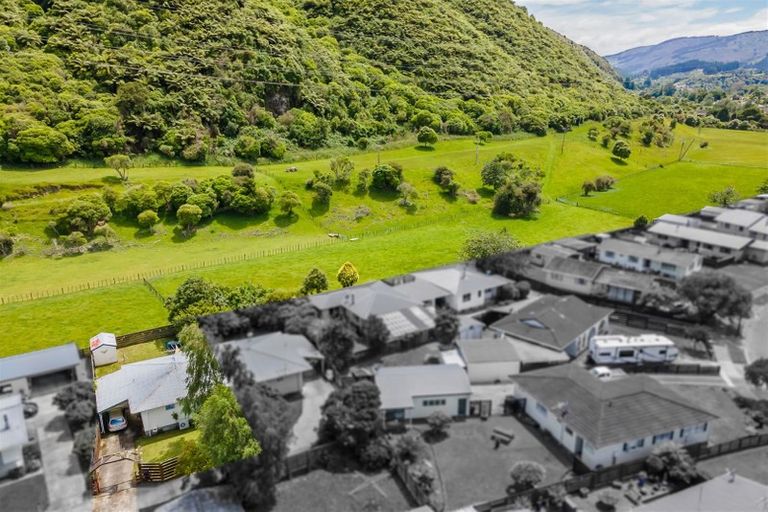 Photo of property in 1/27 Larchmont Grove, Totara Park, Upper Hutt, 5018