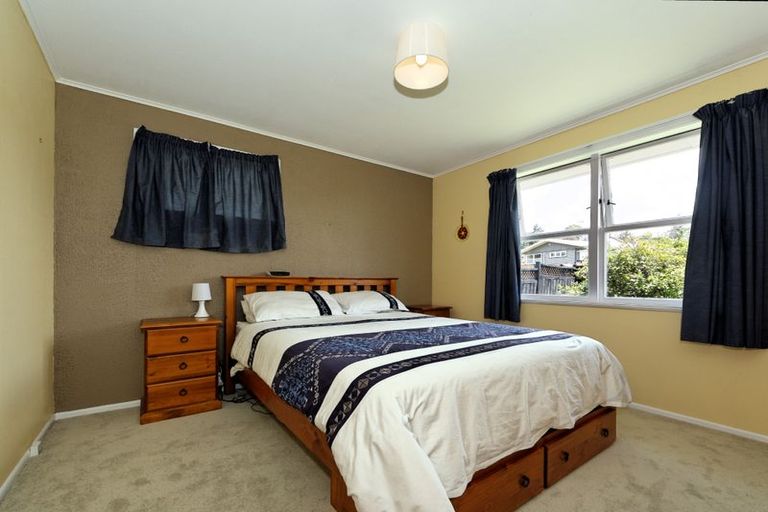 Photo of property in 22 Sarona Avenue, Glen Eden, Auckland, 0602