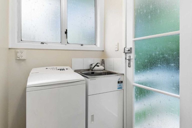 Photo of property in 1/26 Rewi Street, Torbay, Auckland, 0630