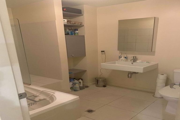 Photo of property in Montreaux Apartments, 1g/164 The Terrace, Wellington Central, Wellington, 6011