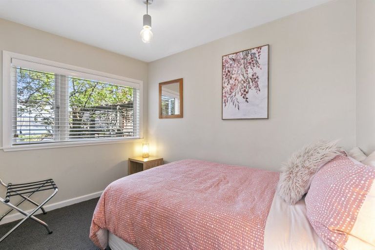 Photo of property in 106 Breaker Bay Road, Breaker Bay, Wellington, 6022