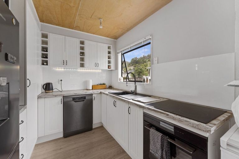 Photo of property in 19 Hill Grove, Naenae, Lower Hutt, 5011