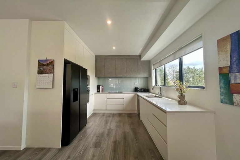 Photo of property in 2/13 Oteha Valley Road, Northcross, Auckland, 0632