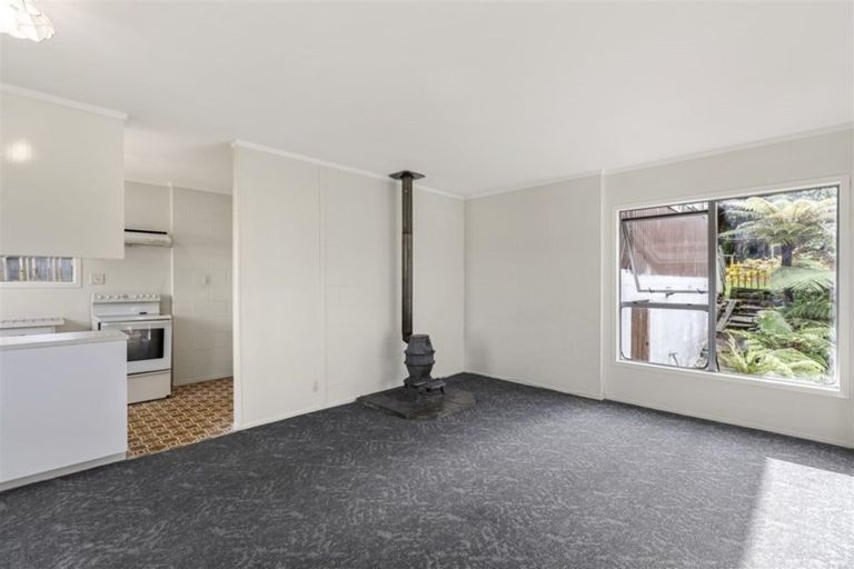 Photo of property in 1/3 Mcquoid Place, Glenfield, Auckland, 0629