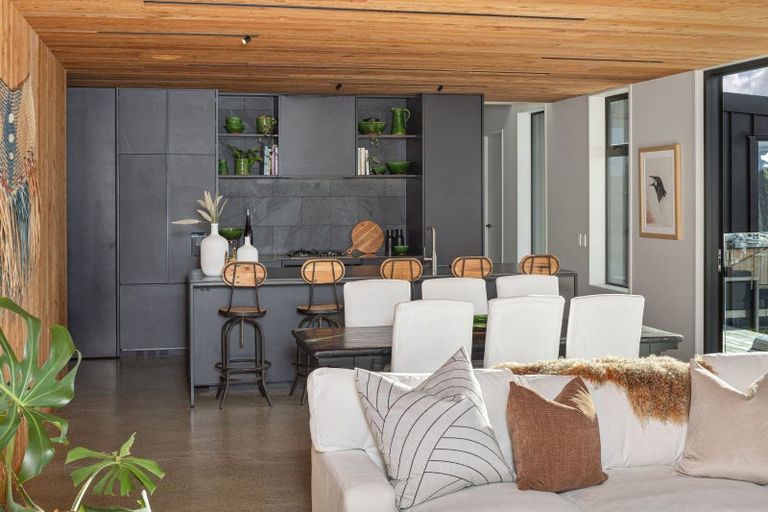 Photo of property in 81 Piha Road, Piha, New Lynn, 0772