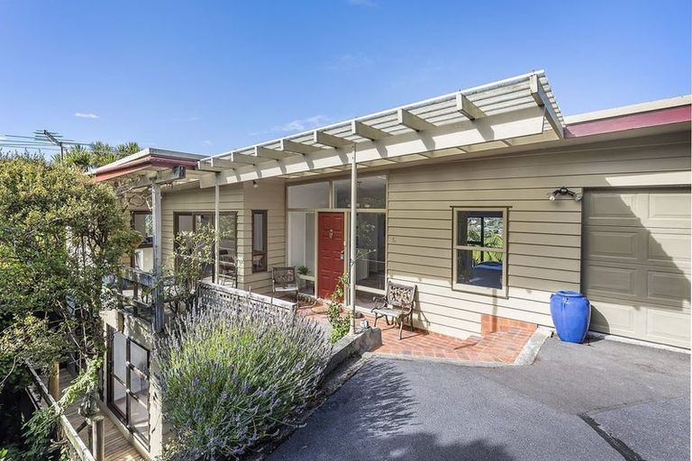 Photo of property in 5 Mamaku Grove, Khandallah, Wellington, 6035