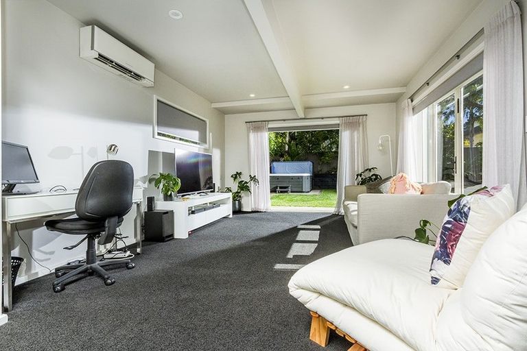 Photo of property in 24 Muritai Road, Milford, Auckland, 0620