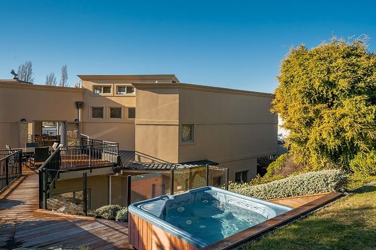 Photo of property in 15 Morrows Mead, Wanaka, 9305