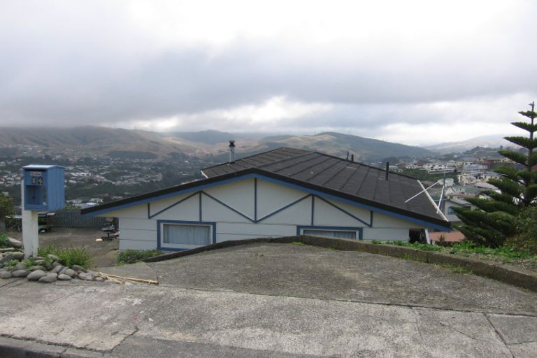 Photo of property in 14 Rice Crescent, Newlands, Wellington, 6037
