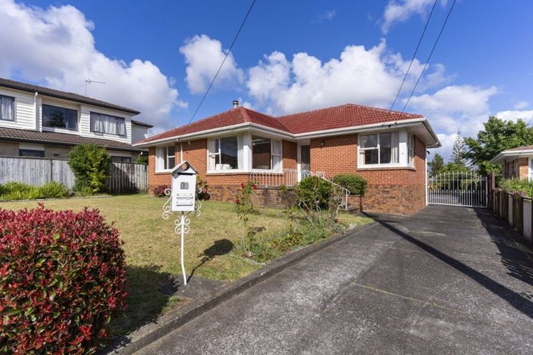 Photo of property in 10 Mccullough Avenue, Papatoetoe, Auckland, 2025