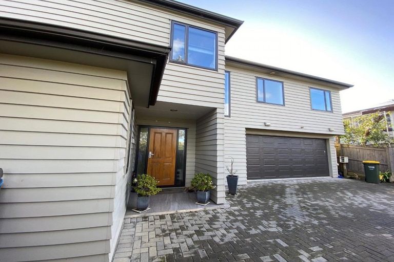 Photo of property in 2/25 Creamer Avenue, Belmont, Auckland, 0622