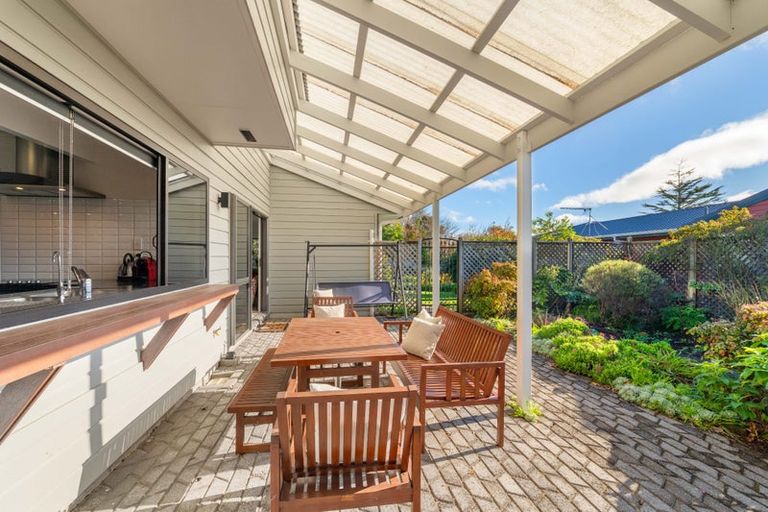 Photo of property in 64 Karina Road, Merrilands, New Plymouth, 4312