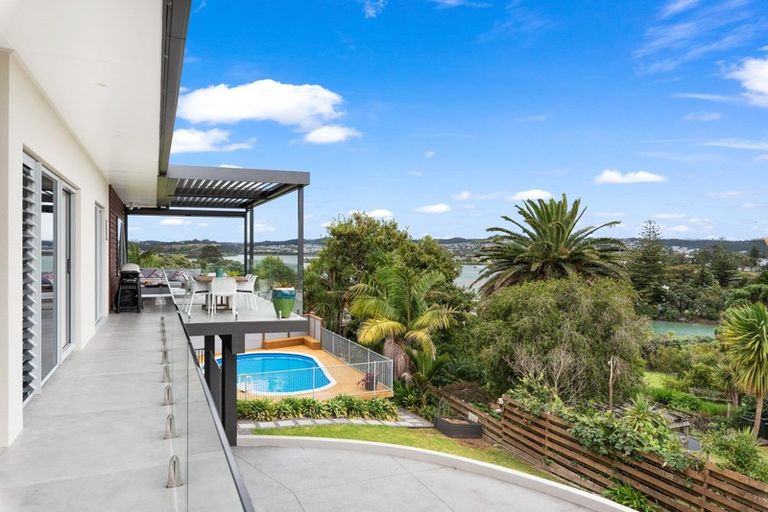 Photo of property in 37 Rosario Crescent, Red Beach, 0932