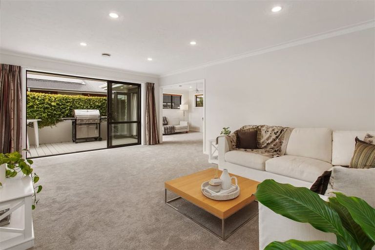 Photo of property in 1/12 Gleneagles Terrace, Ilam, Christchurch, 8053