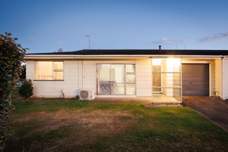 Photo of property in 1 John F Kennedy Drive, Milson, Palmerston North, 4414