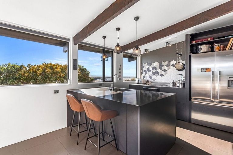 Photo of property in 65 Cannon Hill Crescent, Mount Pleasant, Christchurch, 8081