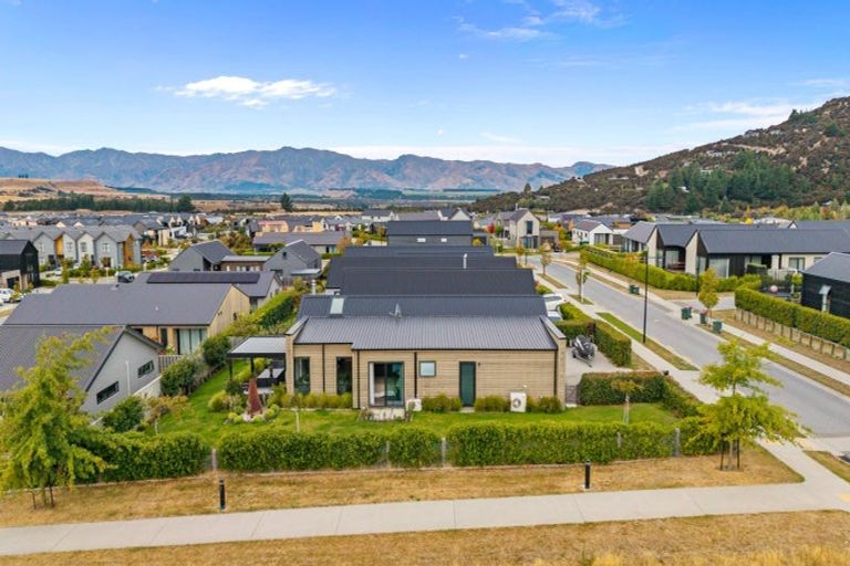 Photo of property in 20 Mount Nicholas Avenue, Wanaka, 9305