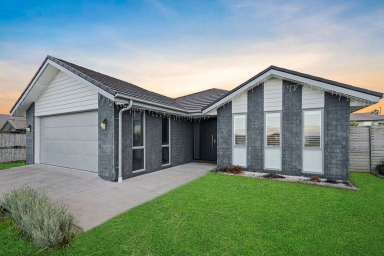 Photo of property in 8 Millbrae Place, Pokeno, 2402