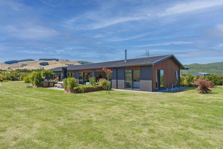 Photo of property in 4 Kanuka Grove, Kinloch, Taupo, 3377