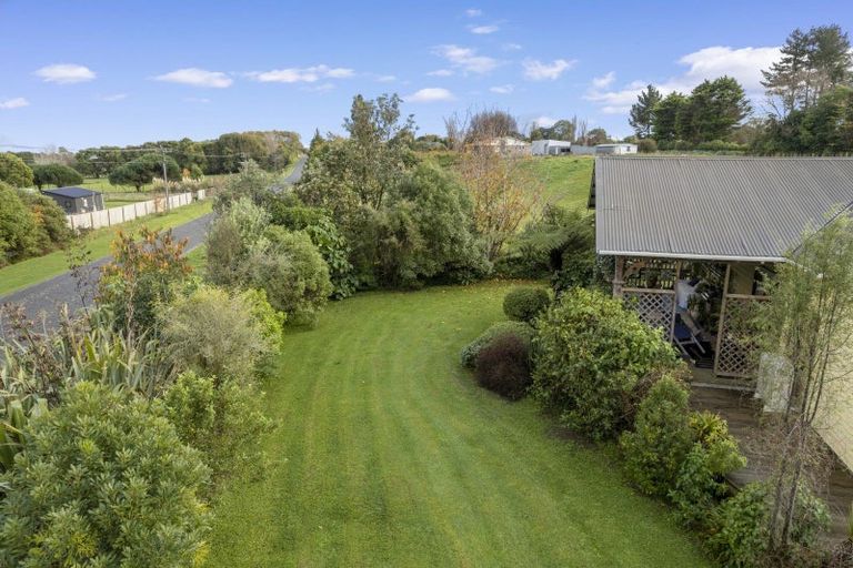 Photo of property in 36 Muhunoa Road West, Ohau, Levin, 5570