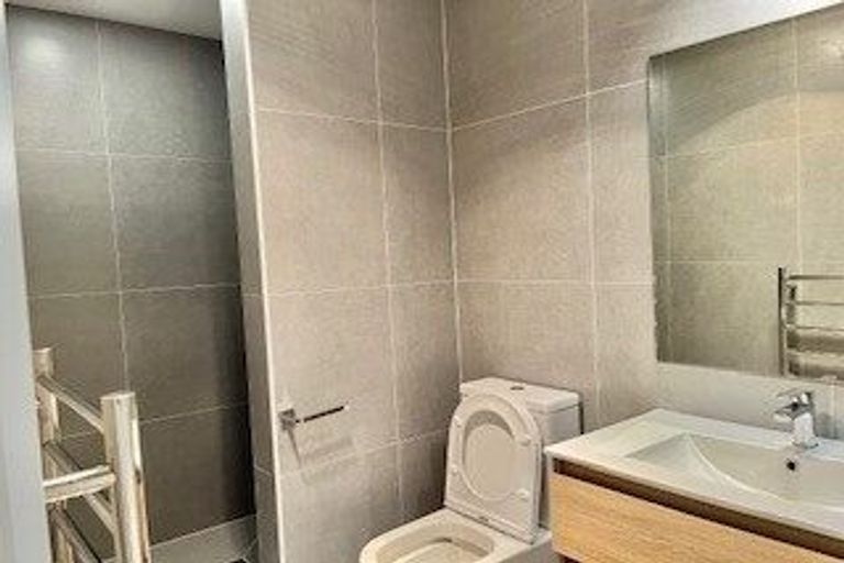 Photo of property in 9/11 Scanlen Terrace, Kelston, Auckland, 0602