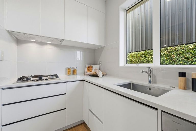 Photo of property in 17a Lake Pupuke Drive, Takapuna, Auckland, 0622