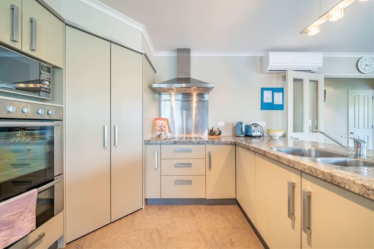 Photo of property in 2 Cosgrove Rise, Riverstone Terraces, Upper Hutt, 5018