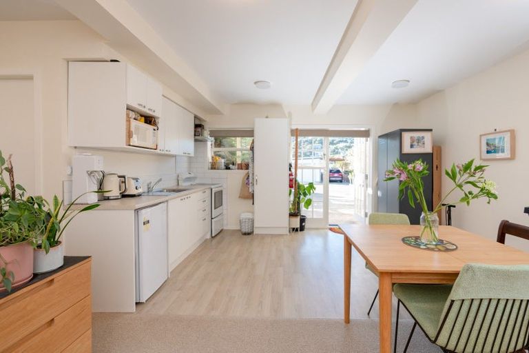 Photo of property in 42 Eden Street, Island Bay, Wellington, 6023