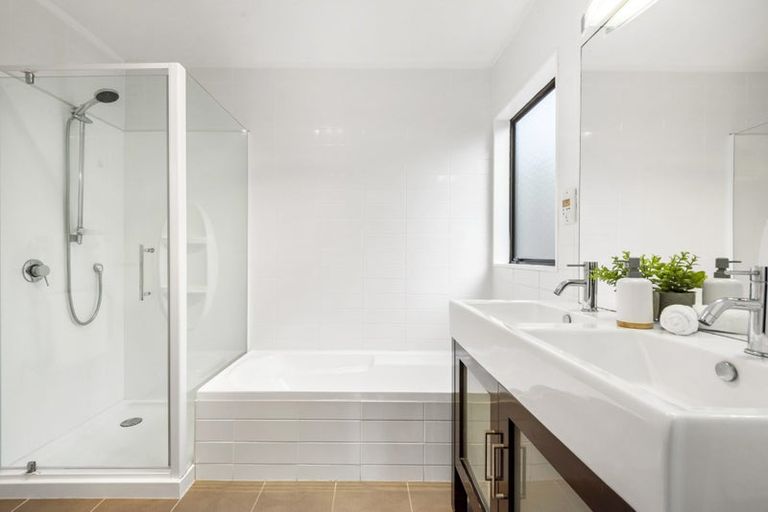 Photo of property in 3/7 Lynngate Place, Hillcrest, Auckland, 0627