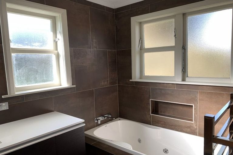 Photo of property in 38 Kawiu Road, Levin, 5510