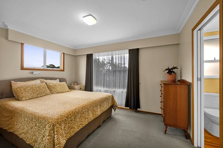 Photo of property in 14 Montana Place, Merrilands, New Plymouth, 4312