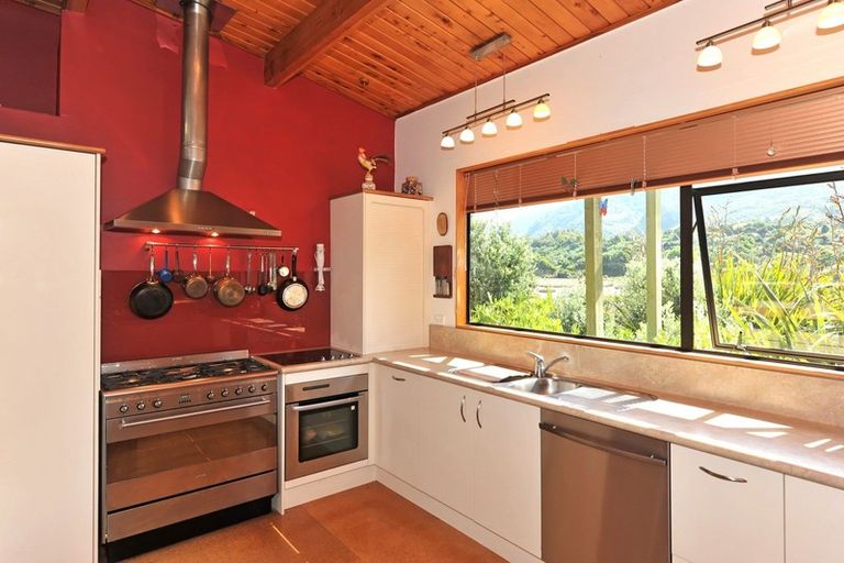 Photo of property in Twin Waters Lodge, 30 Totara Avenue, Collingwood, 7073