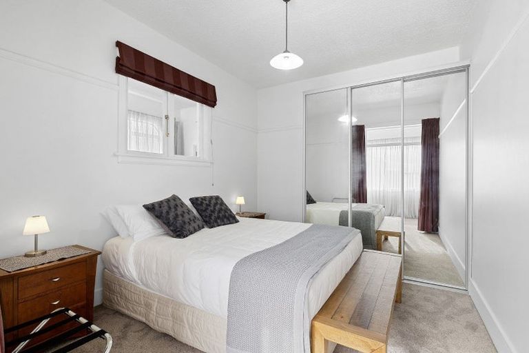 Photo of property in Devonport Apartments, 22/127 Saint Aubyn Street, New Plymouth, 4310