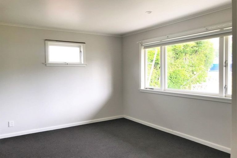 Photo of property in 2 Currey Crescent, Milford, Auckland, 0620