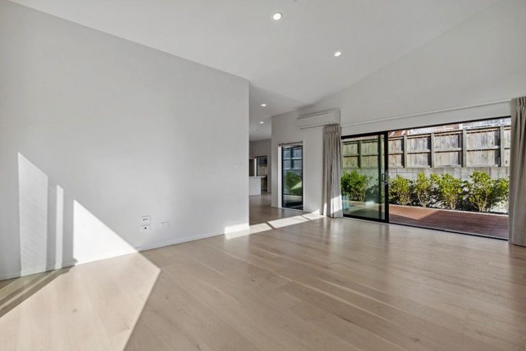 Photo of property in 8 Matau Way, Hauraki, Auckland, 0622