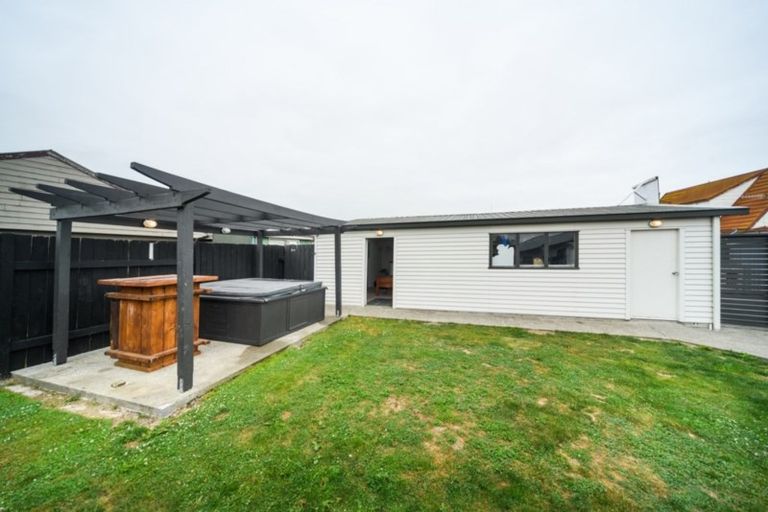 Photo of property in 15 Suzanne Grove, Kelvin Grove, Palmerston North, 4414
