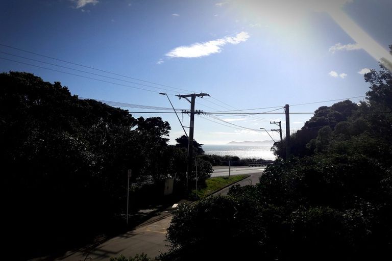 Photo of property in 11 Te Pari Pari Road, Pukerua Bay, 5026