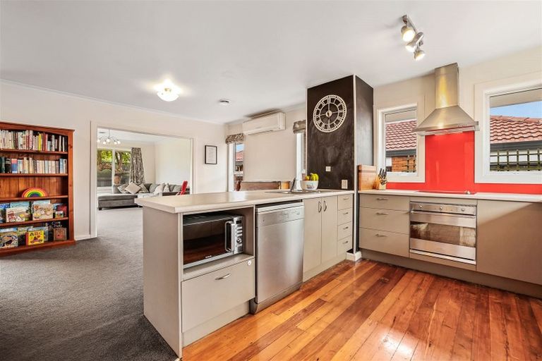 Photo of property in 6 Daniels Road, Redwood, Christchurch, 8051