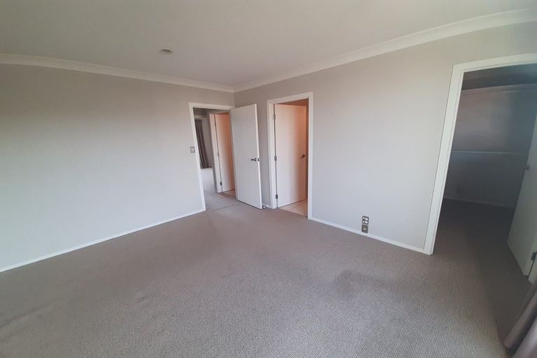 Photo of property in 9b Clearwater Cove, West Harbour, Auckland, 0618